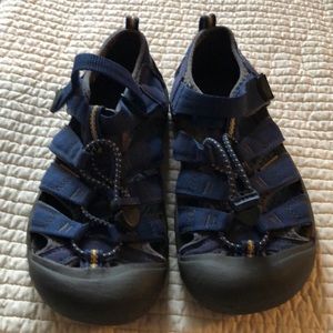 Keen water shoes Boys size 4